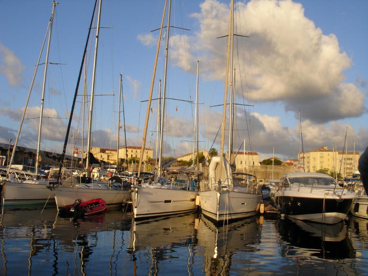 AuSoleil 2 pieces cosy ensoleillé, tout à pied, 50 m du vieux port Saint-Raphaël Exterior foto